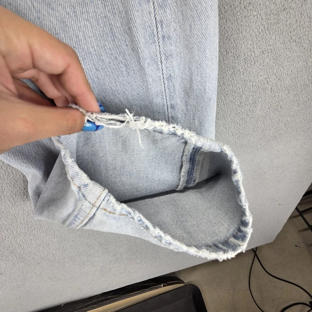 Vintage Levis 501 Jeans Mens Blue Light Wash Made In USA Button Fly Fits 32x32